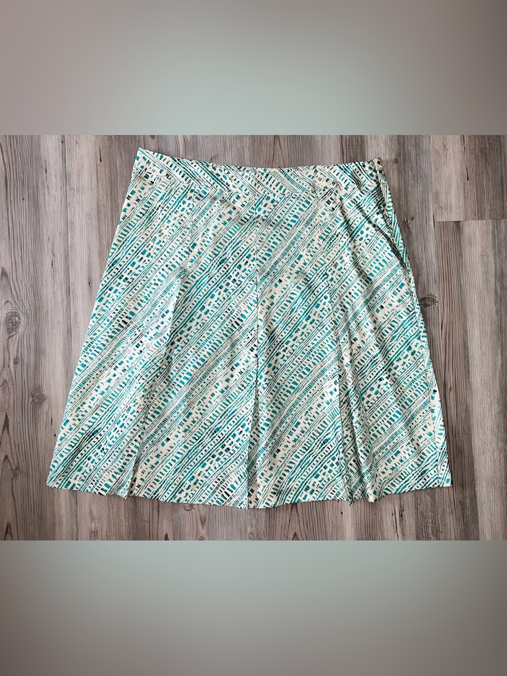 Merona Silk Green Off White Pleated Midi Skirt Womens size 14 Business Casual